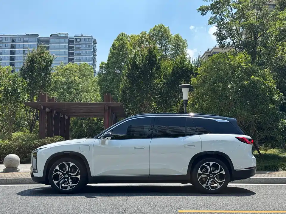 NIO ES8
