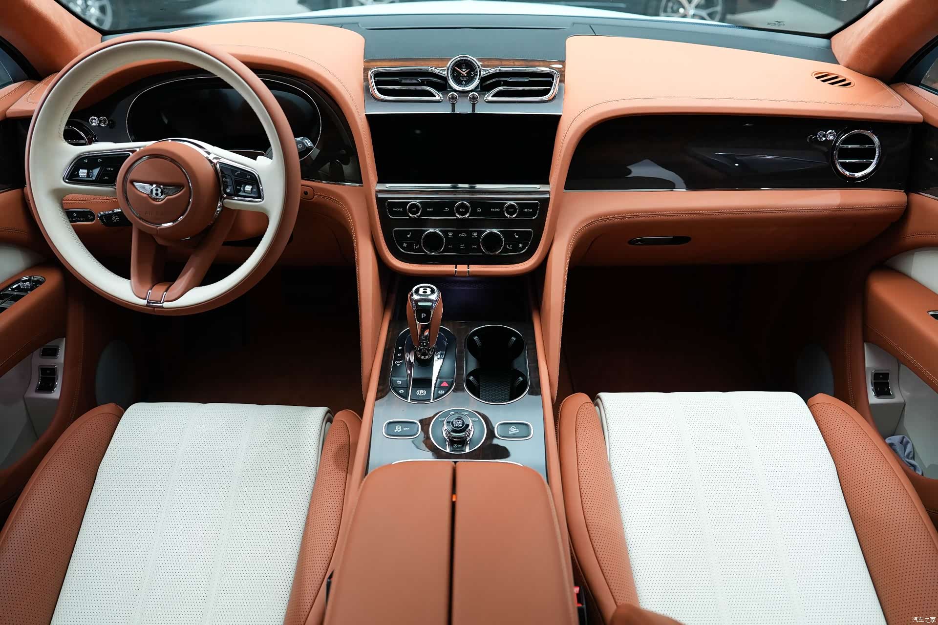 Bentley Bentayga, 2024 17