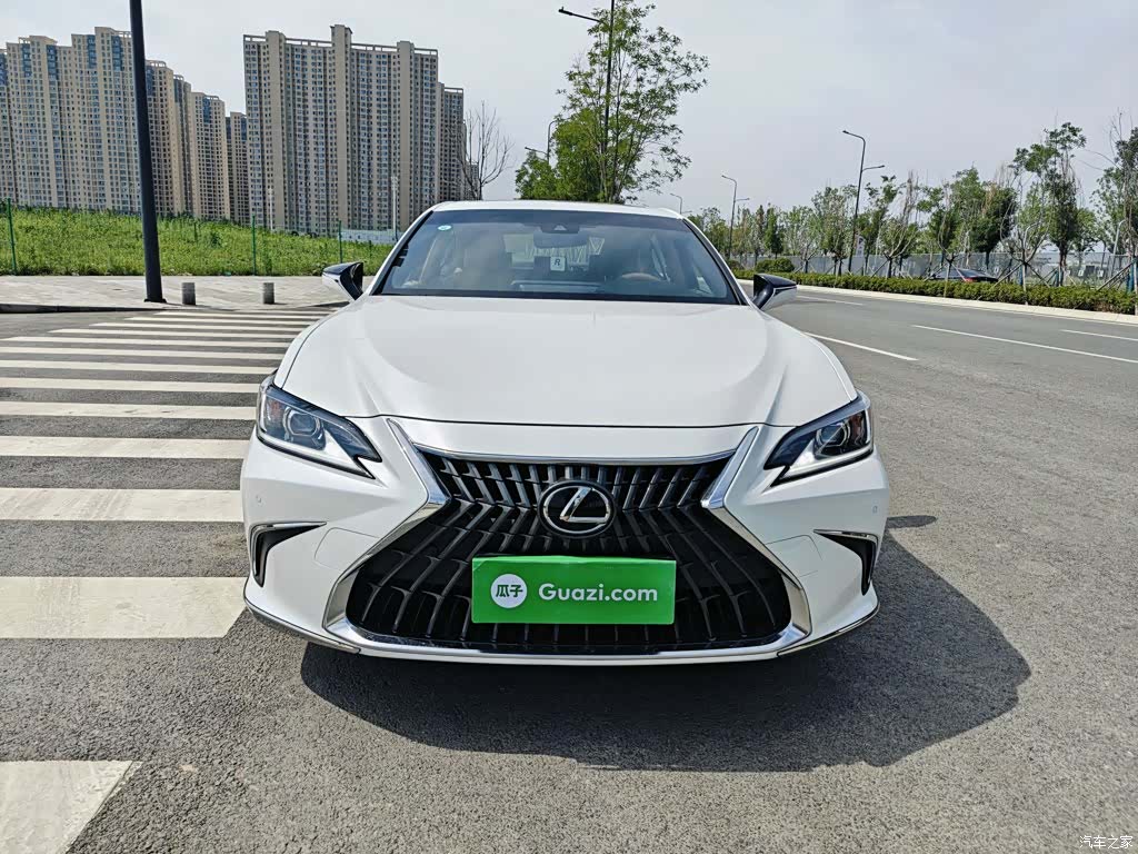 Lexus ES, 2024 3