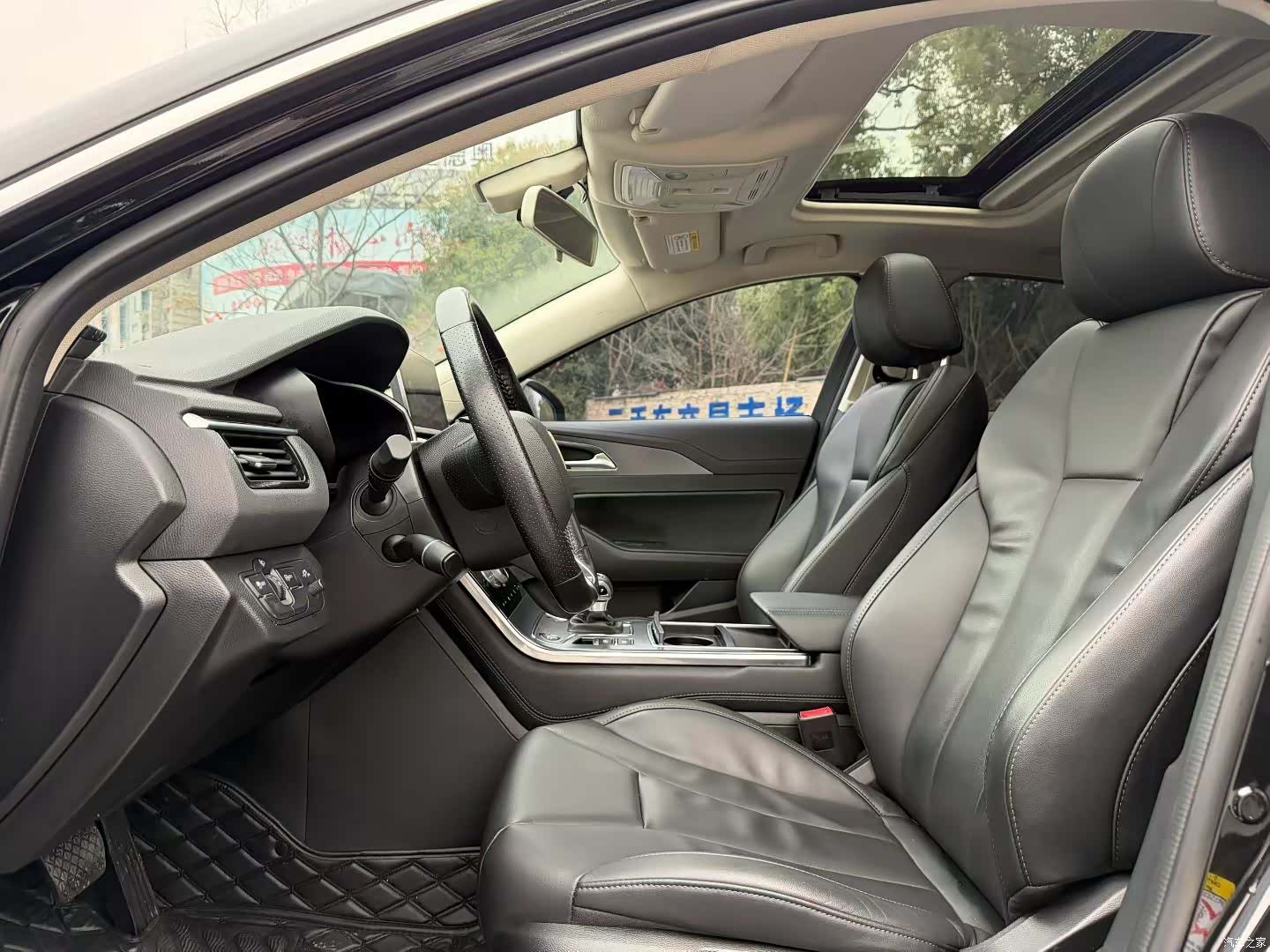 Hongqi H5, 2023 6