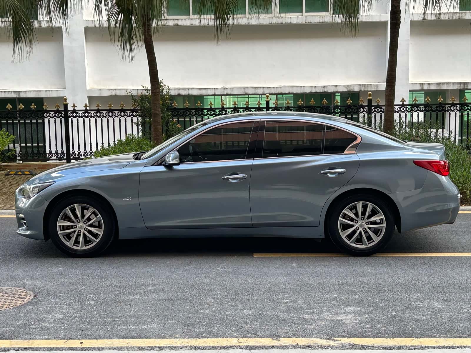Infiniti Q50, 2014 4