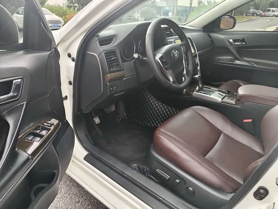 Toyota Reiz