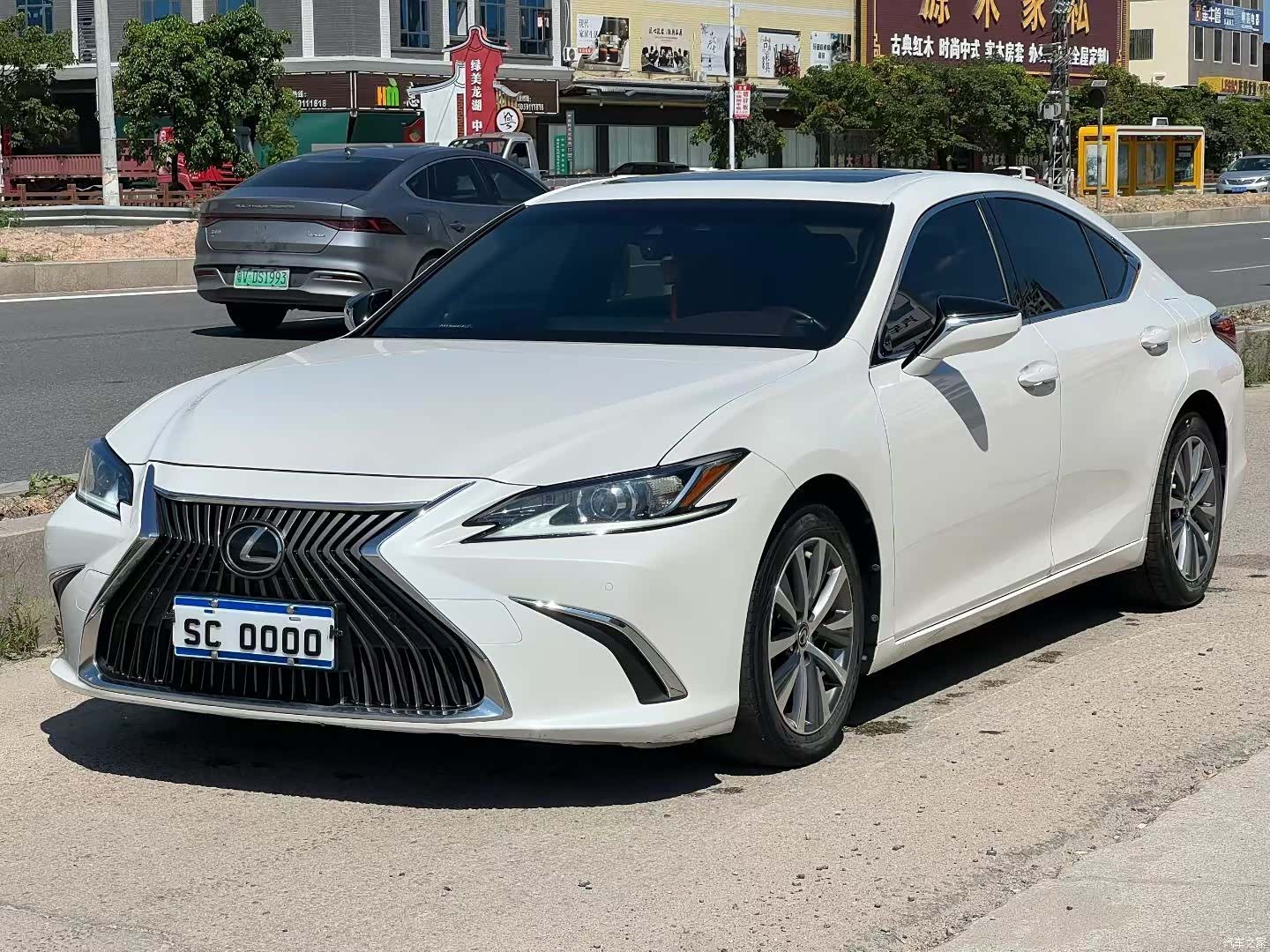 Lexus ES