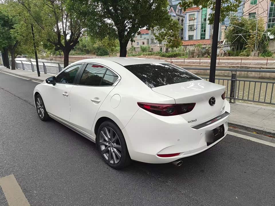 Mazda 3 Angkesaila