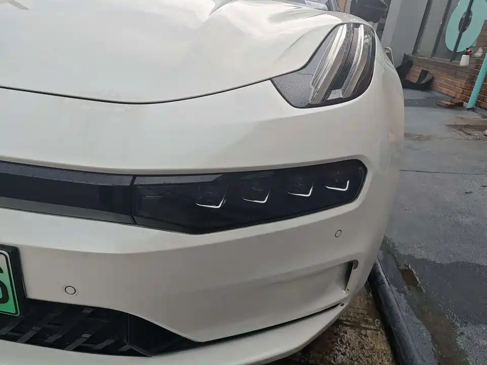 Zeekr 001