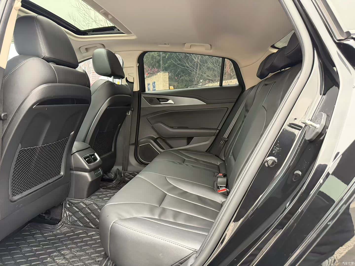 Hongqi H5, 2023 9