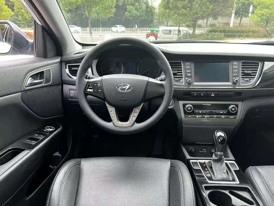 Hyundai Name picture