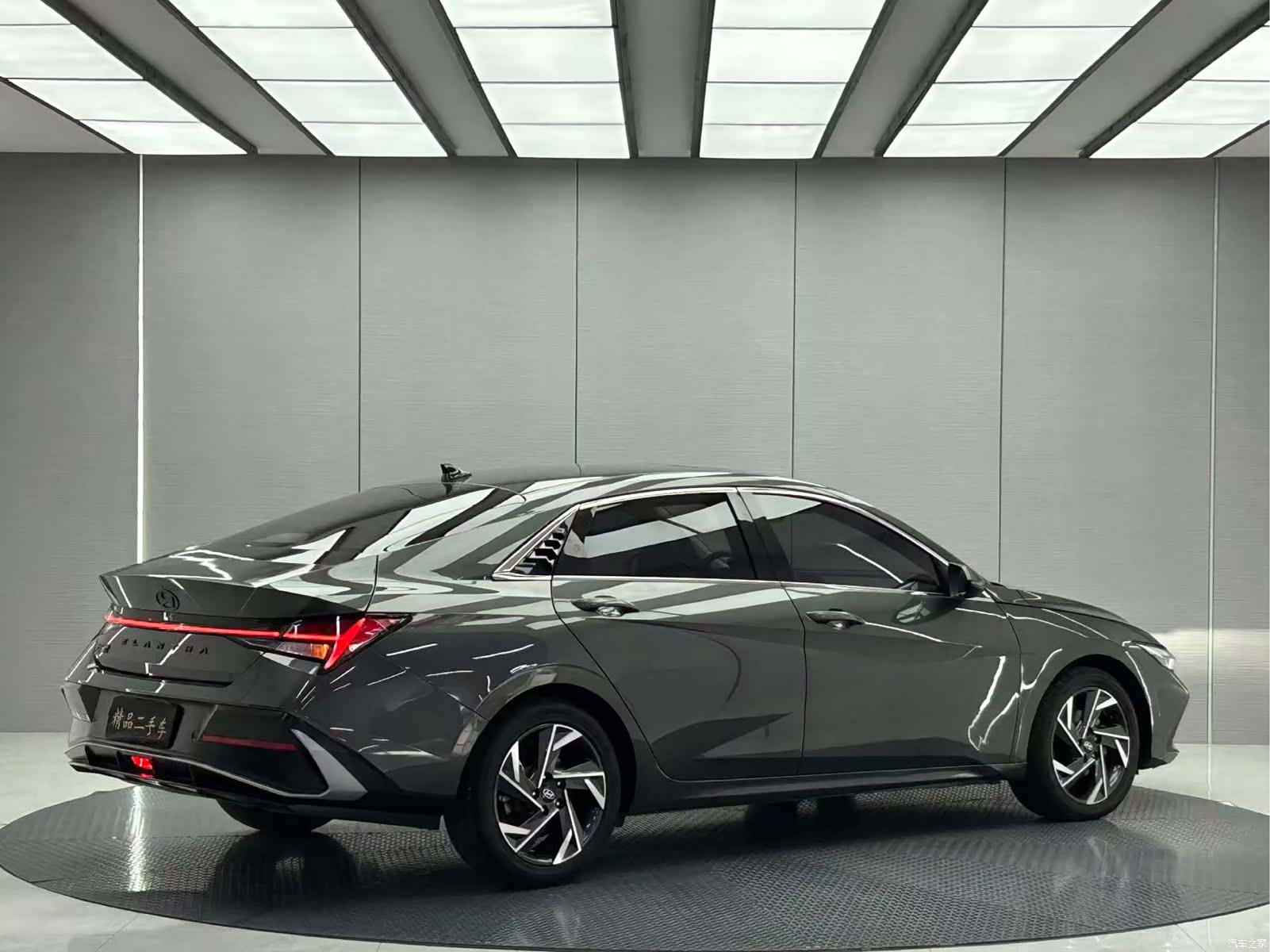 Hyundai Elantra, 2023 все фото