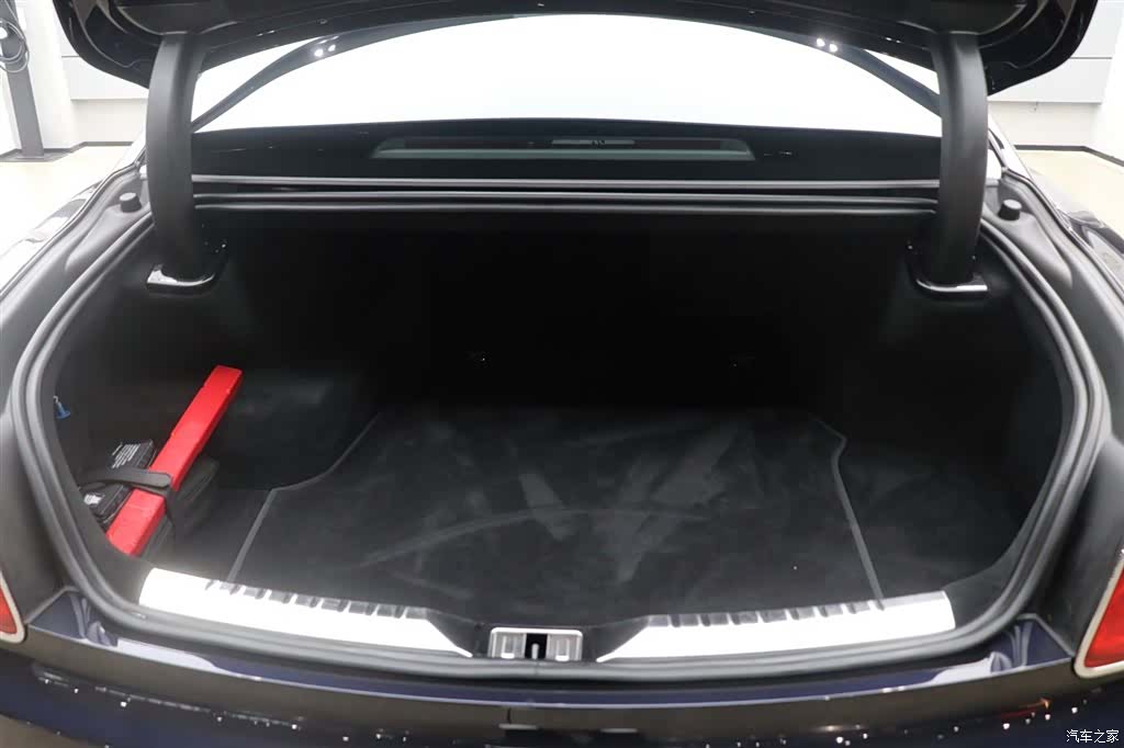 Bentley Flying Spur, 2023 28