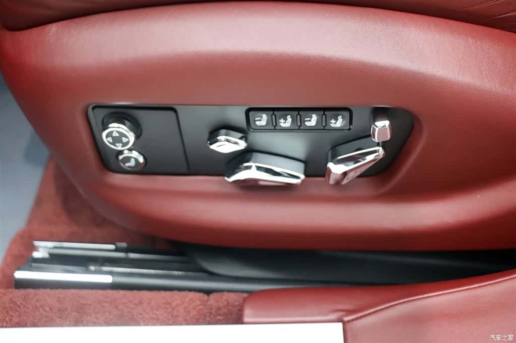 Bentley Flying Spur, 2023 13