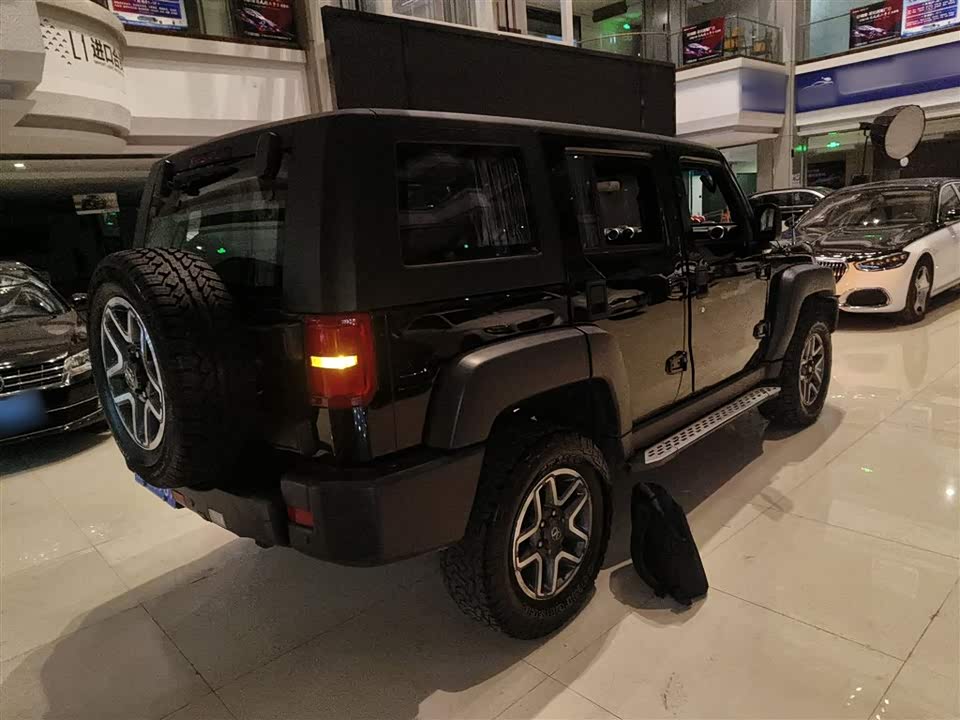 Beijing BJ40