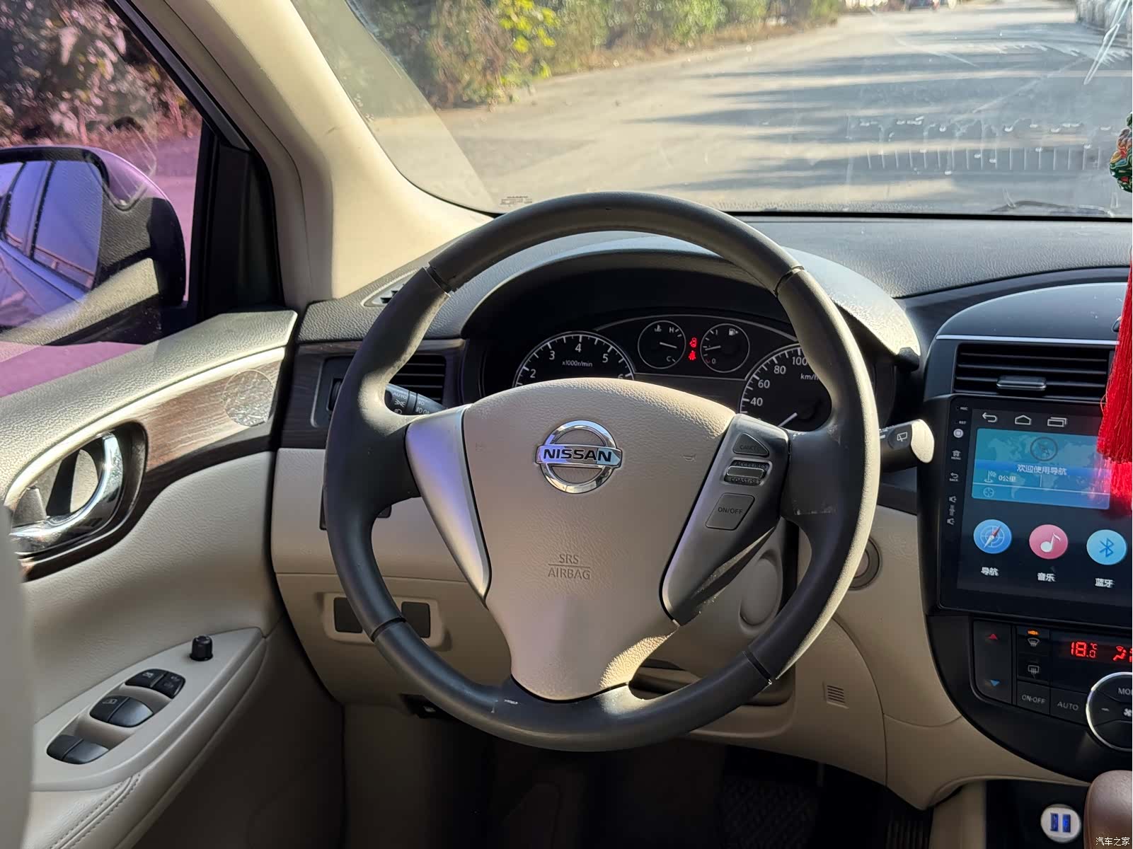 Nissan Tiida, 2013 15