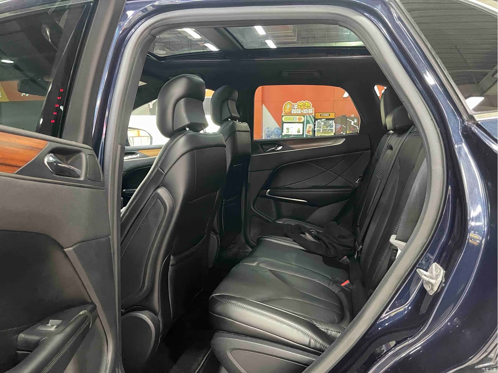 Lincoln MKC, 2017 17