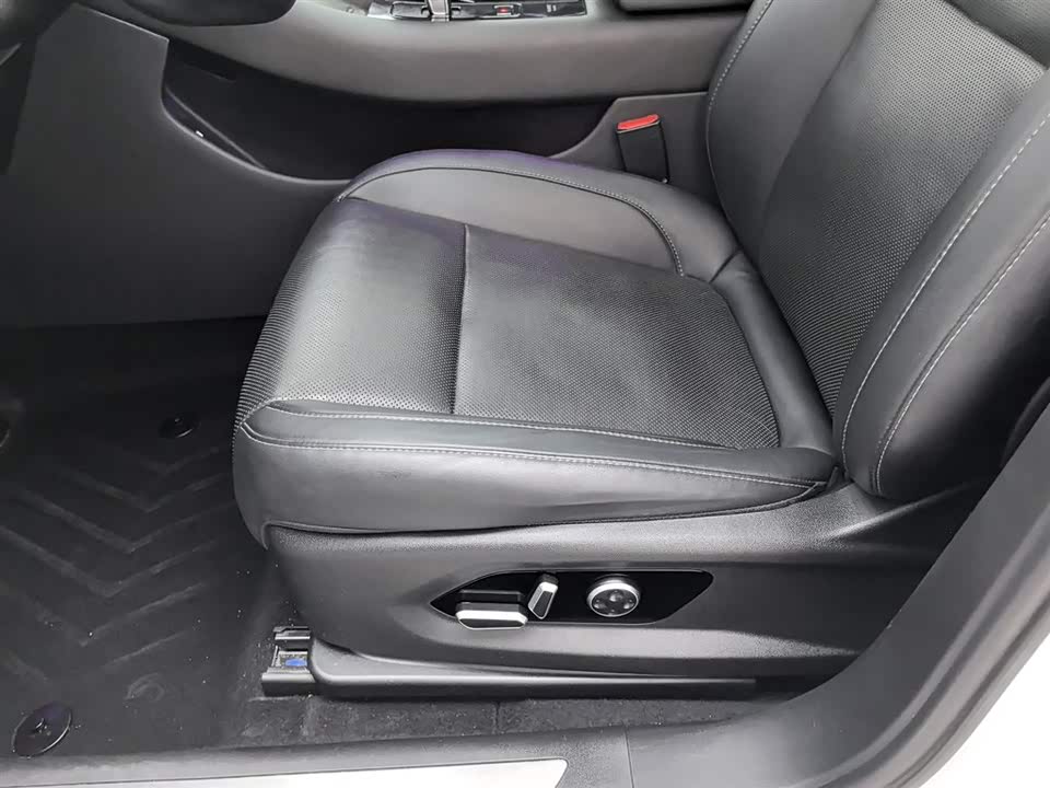 AITO Ask the world M5