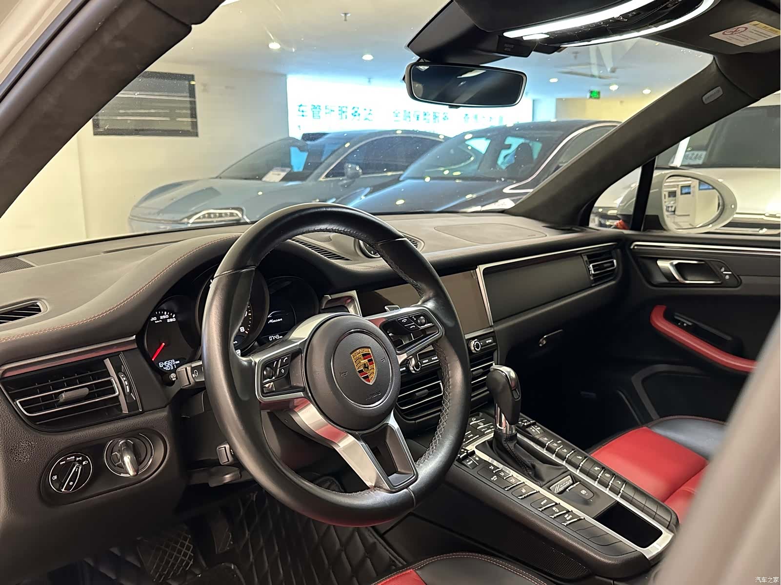 Porsche Macan, 2022 10