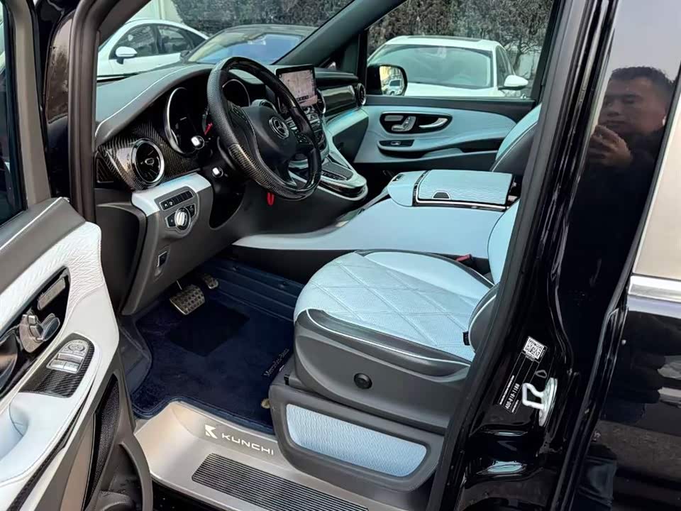 Mercedes-Benz V-class