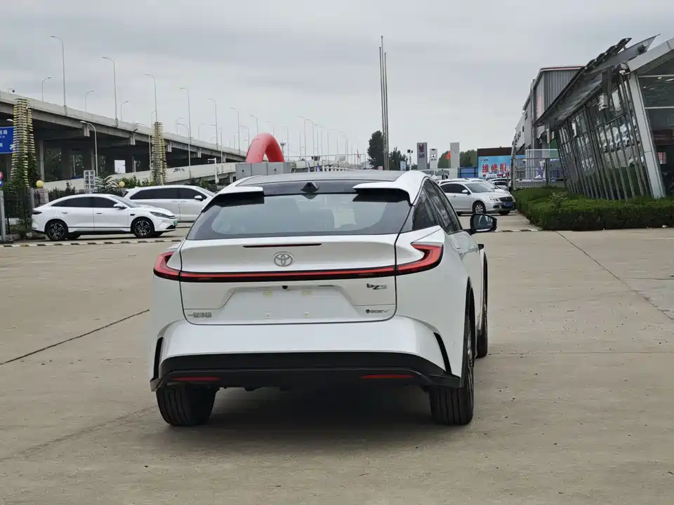 Toyota bZ5