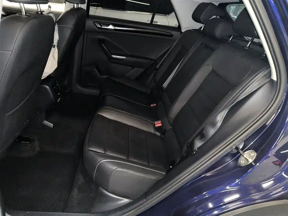 Volkswagen T-ROC exploring Songs