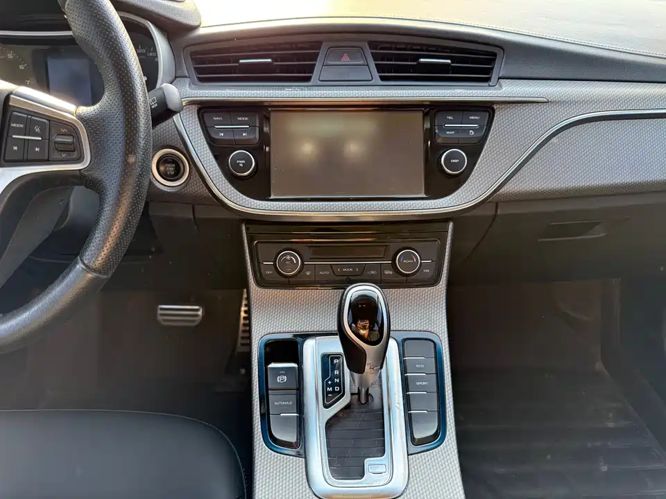 Geely Emgrand GS