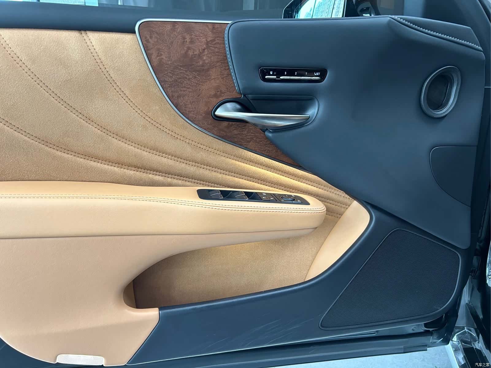 Lexus LS, 2021 11