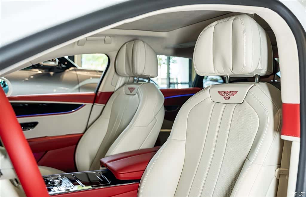 Bentley Flying Spur, 2024 9