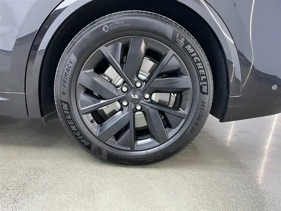 Li Auto Ideal L8