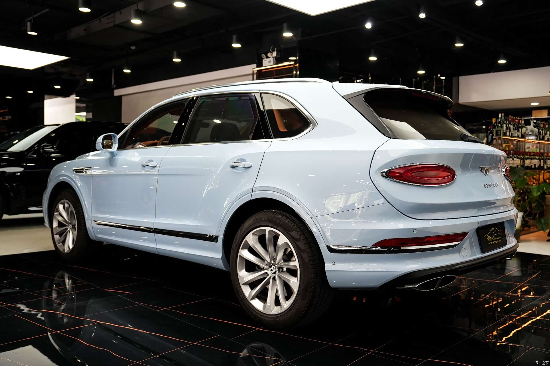 Bentley Bentayga, 2024 11