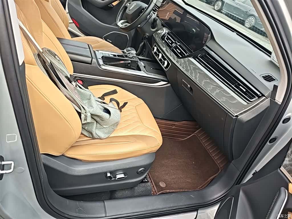 Hongqi HS5, 2023 11