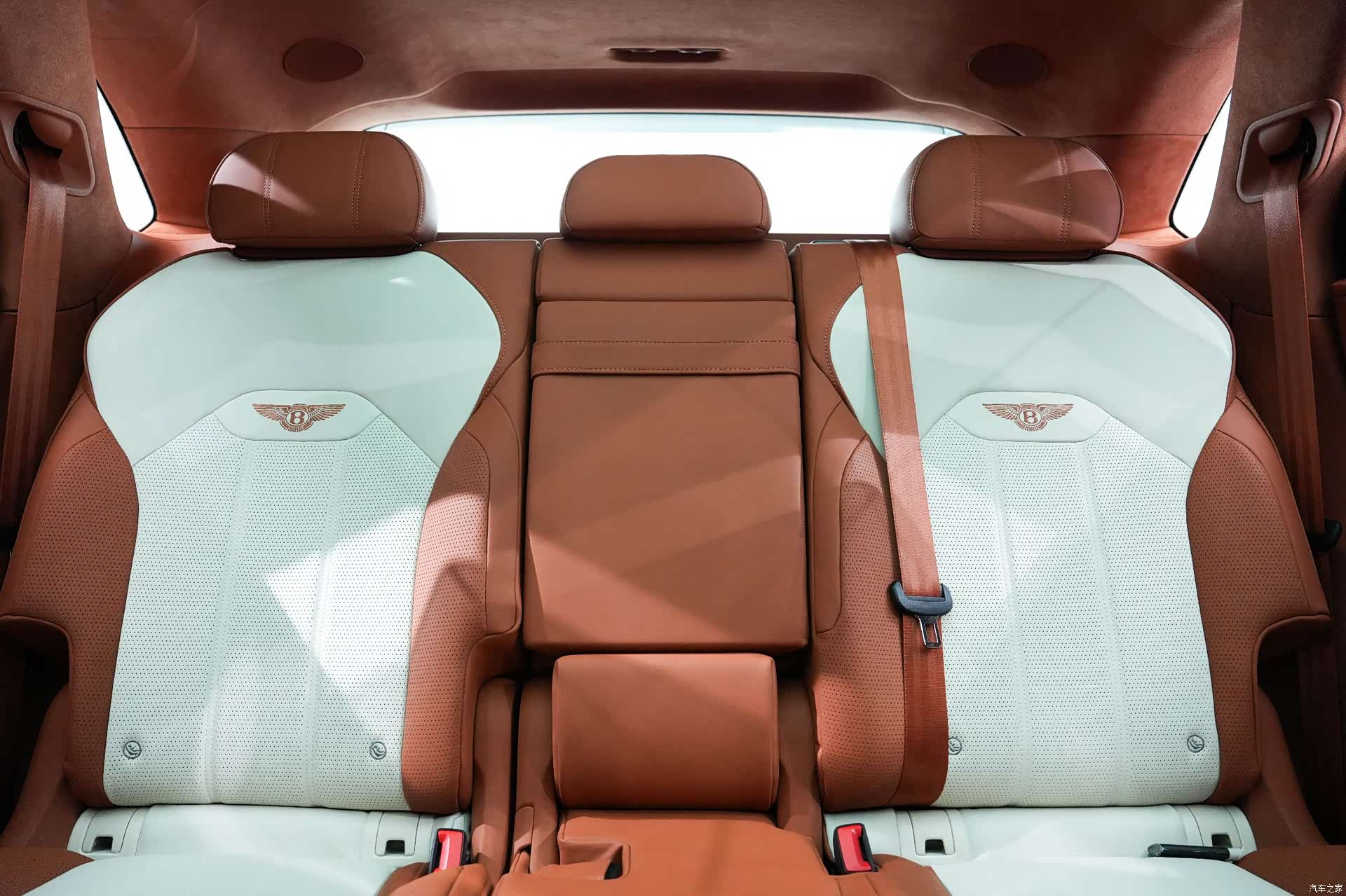 Bentley Bentayga, 2024 32