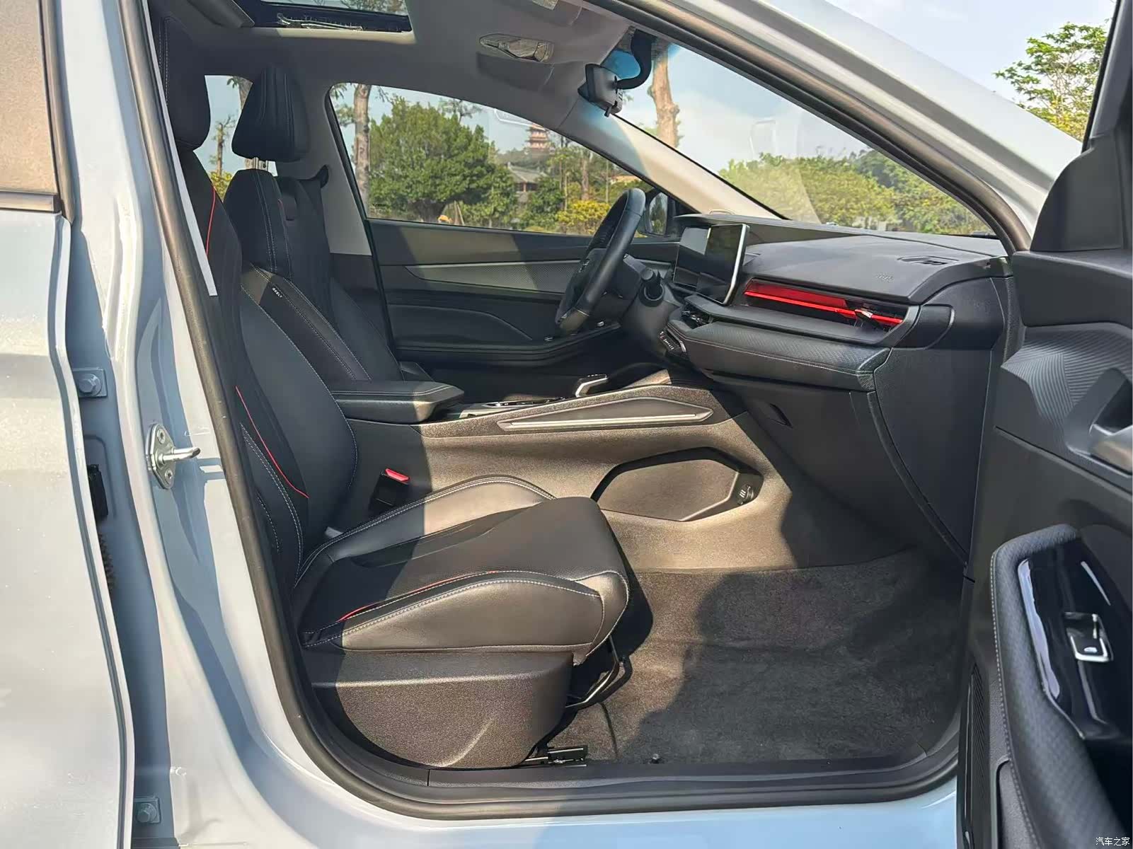 Geely Binray, 2025 12