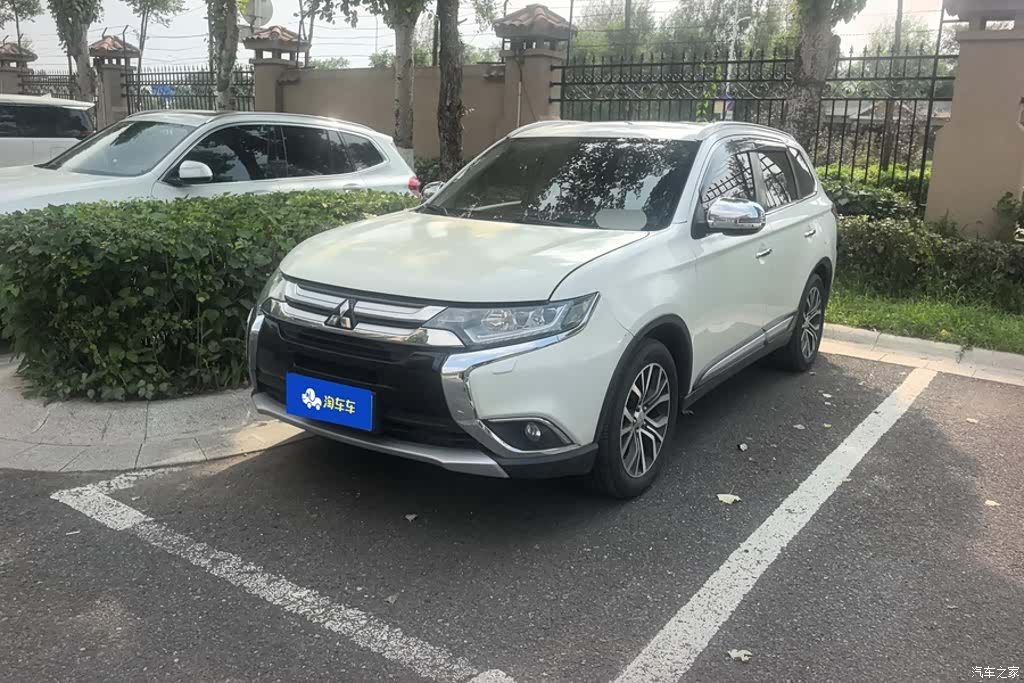 Mitsubishi Outlander, 2016 1