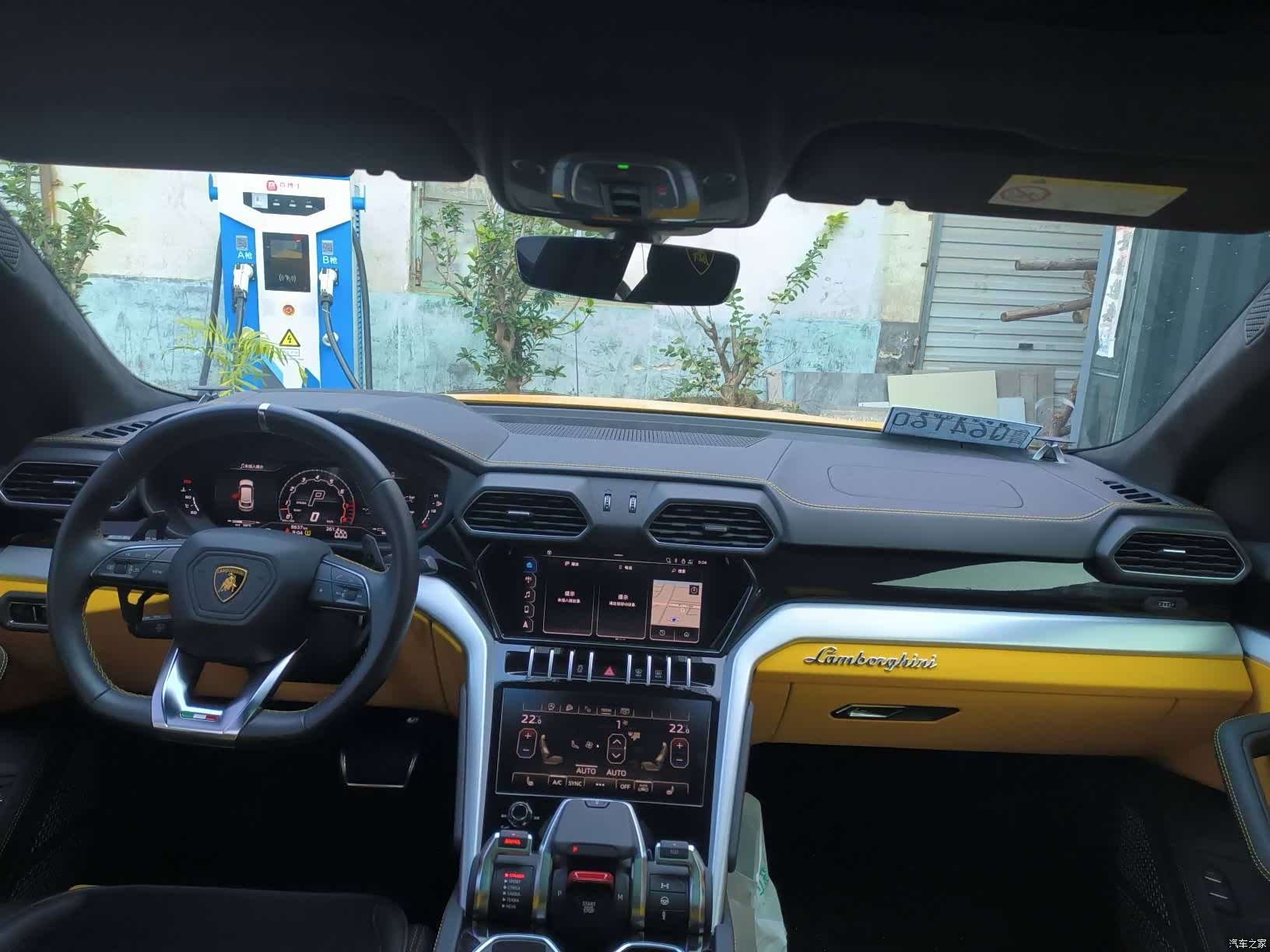 Lamborghini Urus, 2023 8