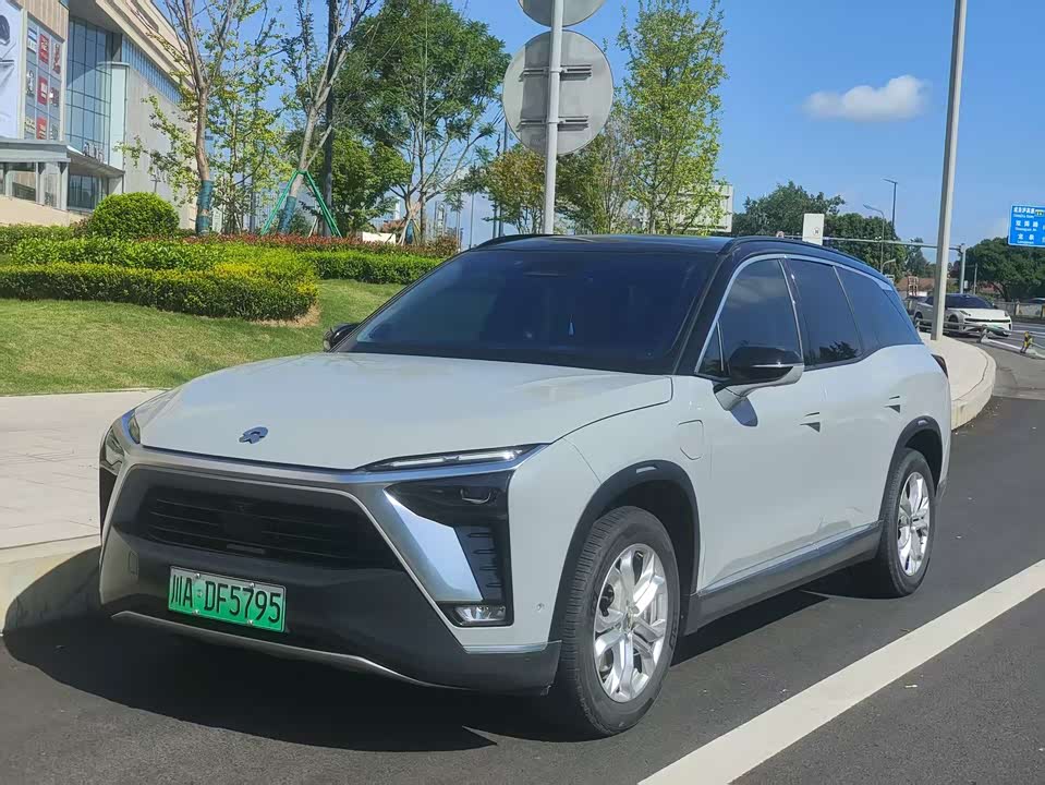 NIO ES8