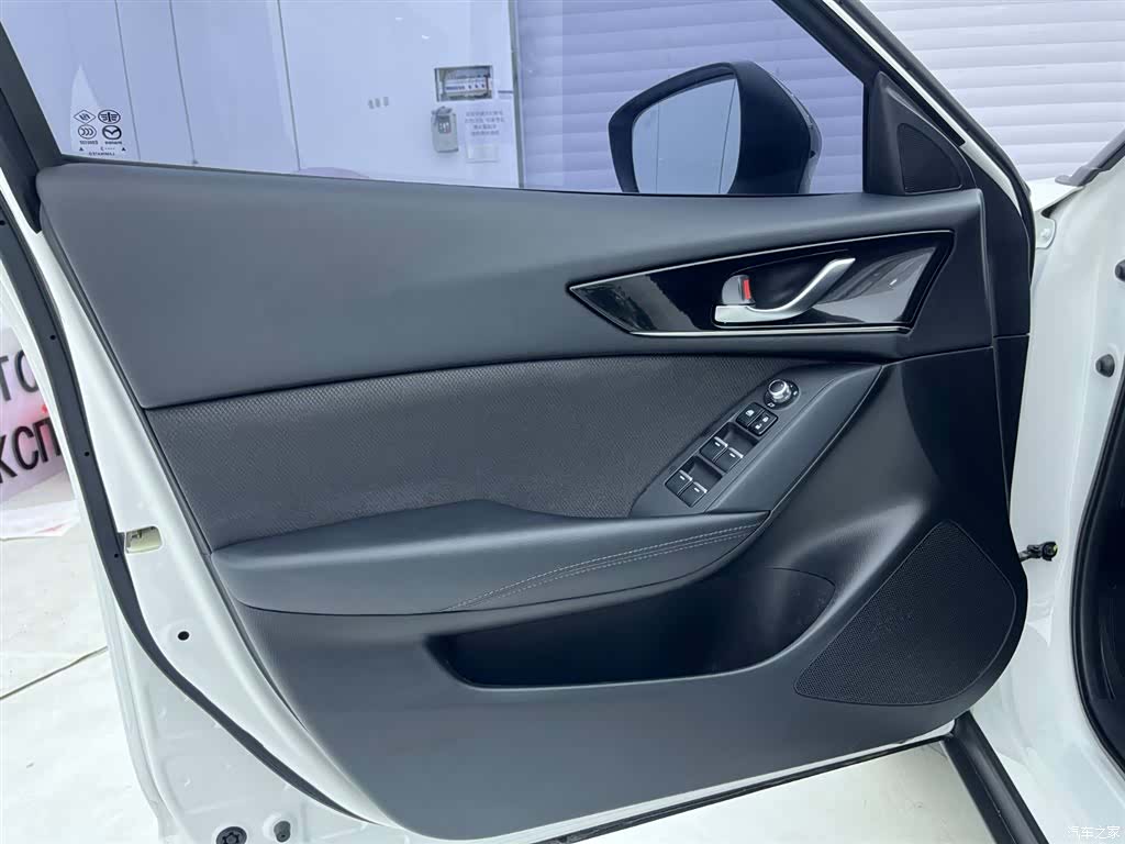 Mazda CX-4, 2023 22