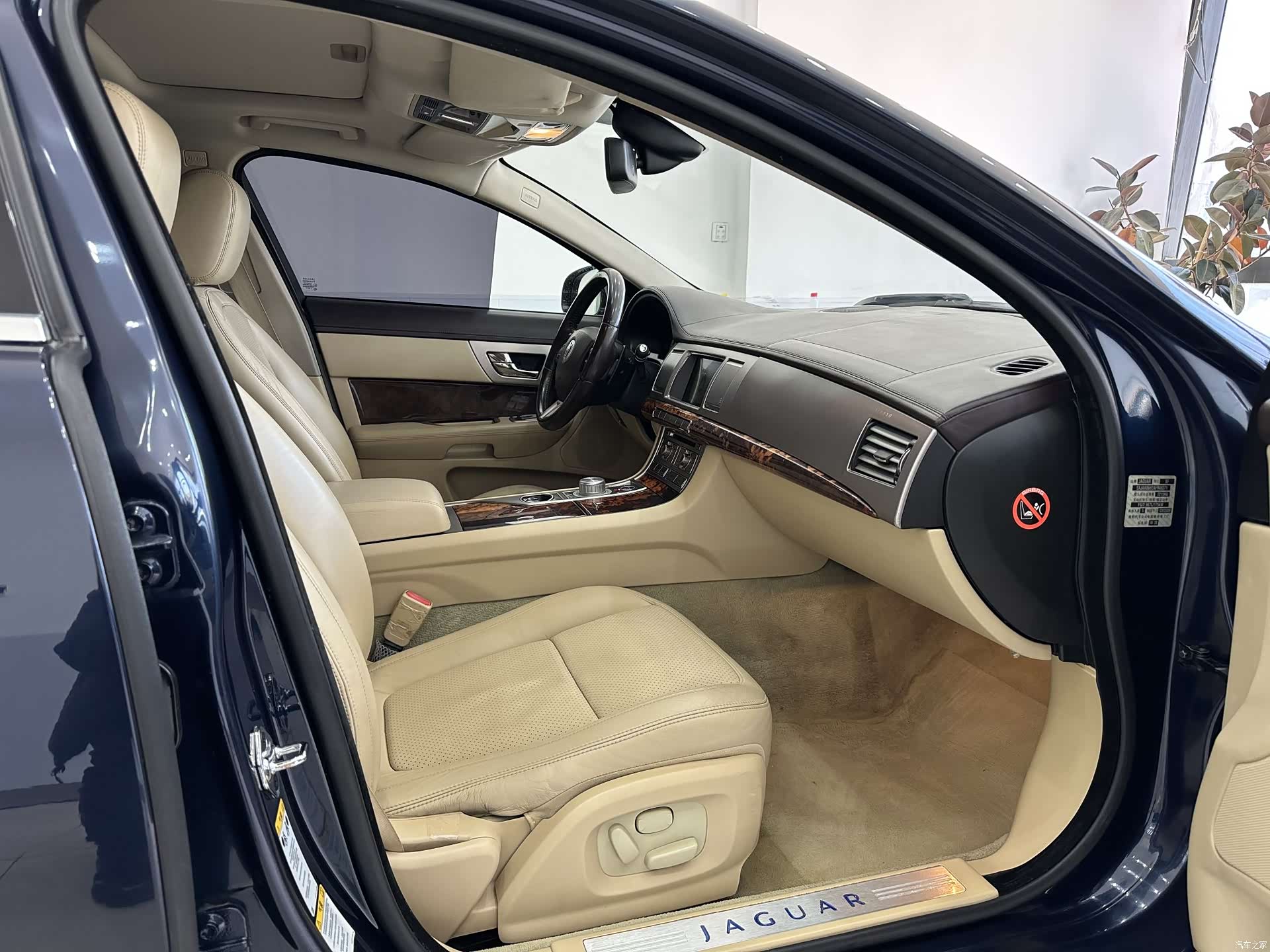 Jaguar XF, 2009 все фото