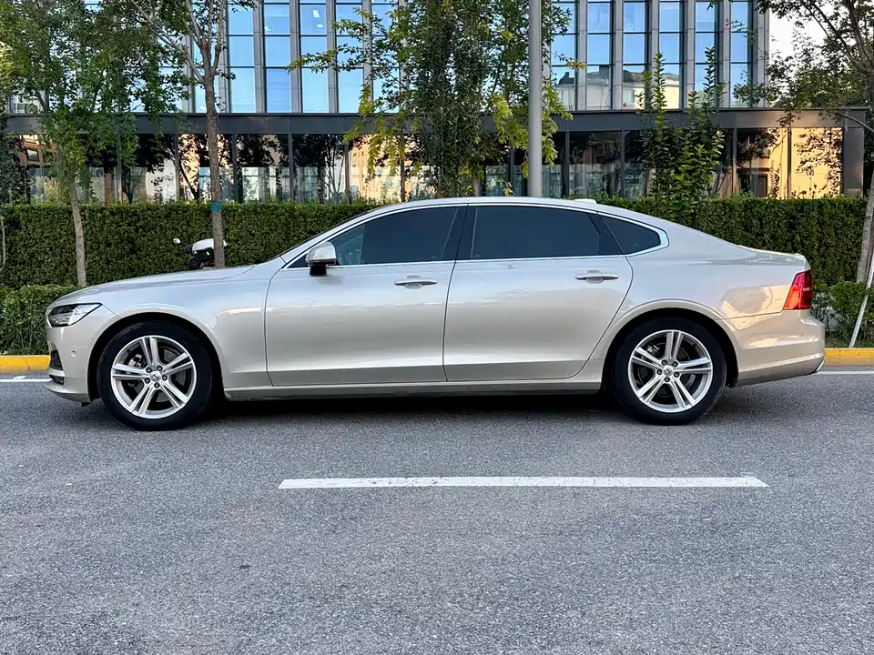 Volvo S90