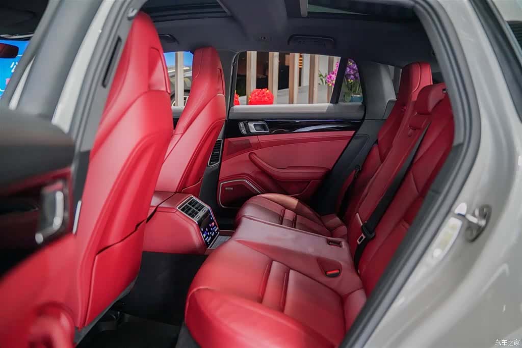 Porsche Panamera, 2022 3