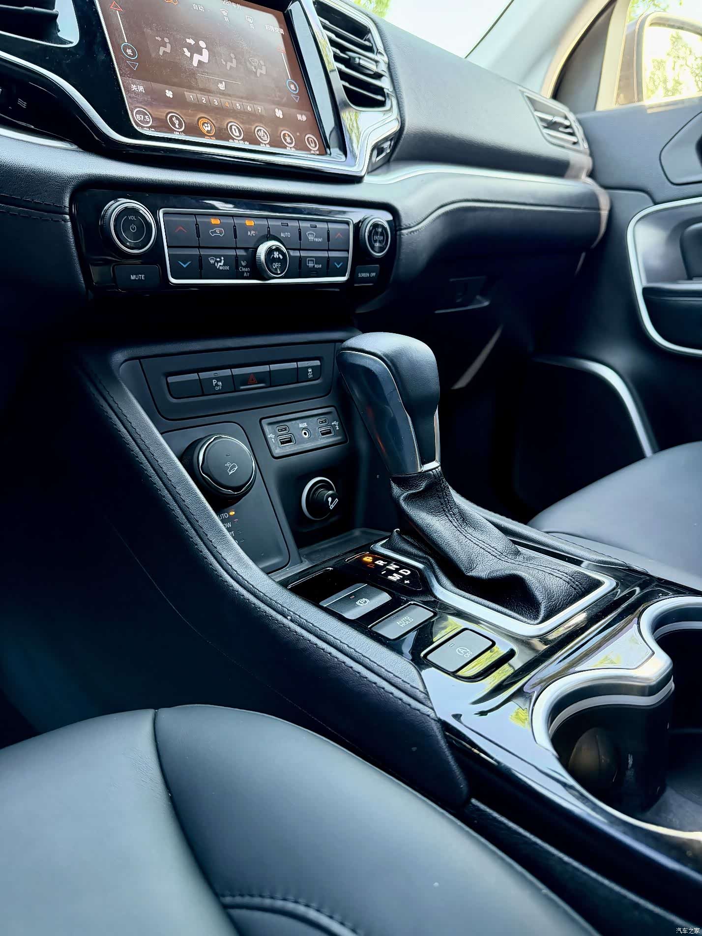 Jeep Grand Commander, 2019 27