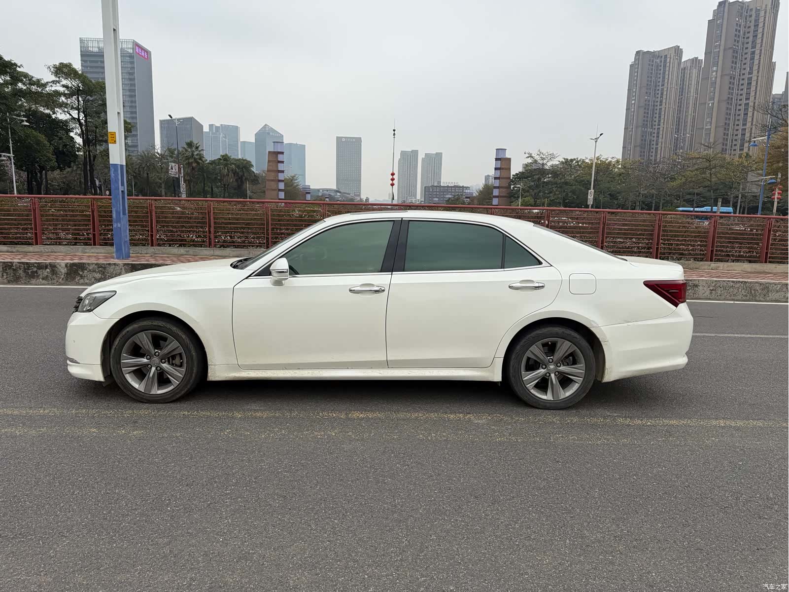 Toyota Crown, 2016 18