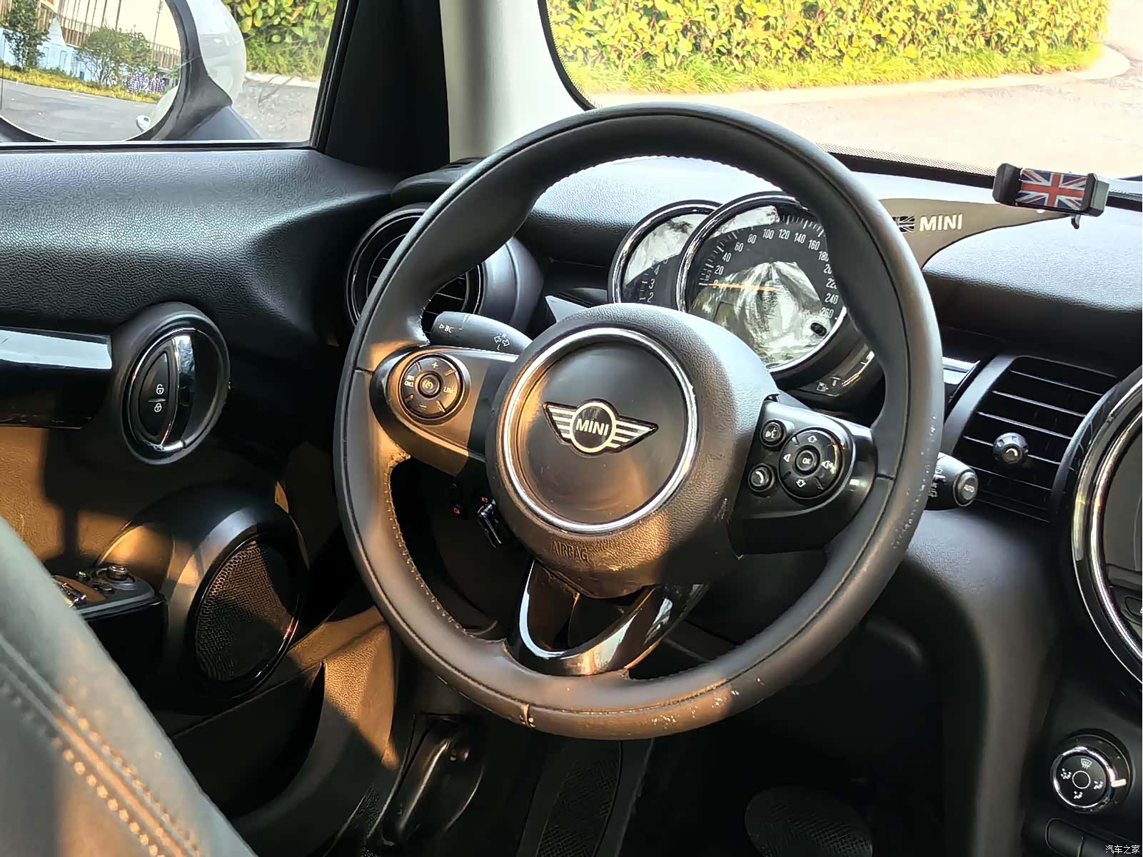 Mini ONE, 2018 14