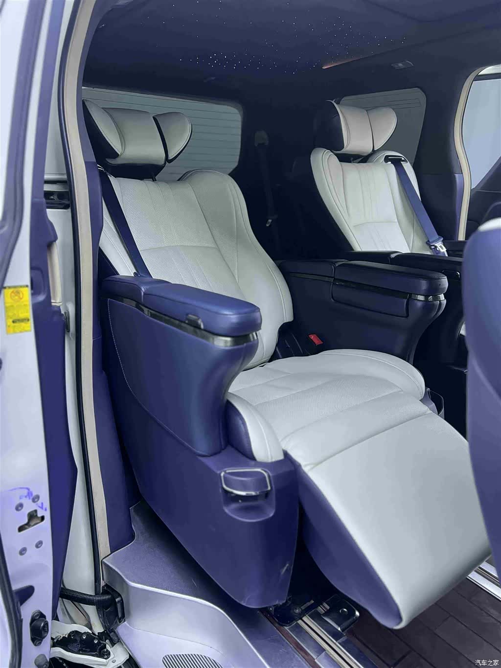 Toyota Alphard, 2011 15