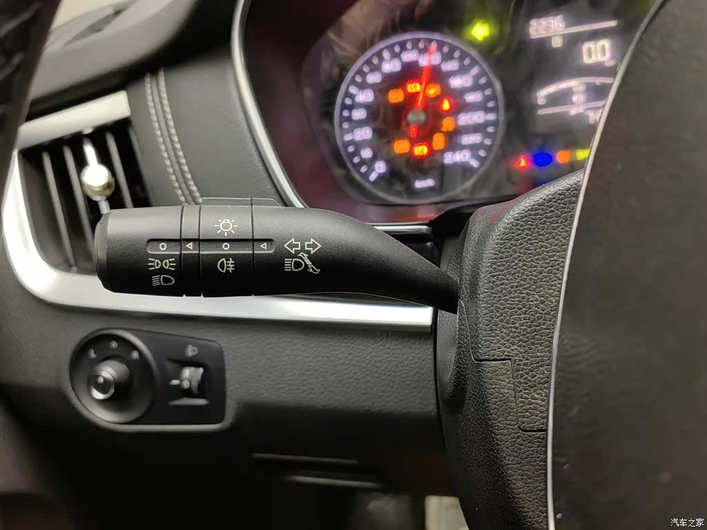 Roewe RX5, 2016 21