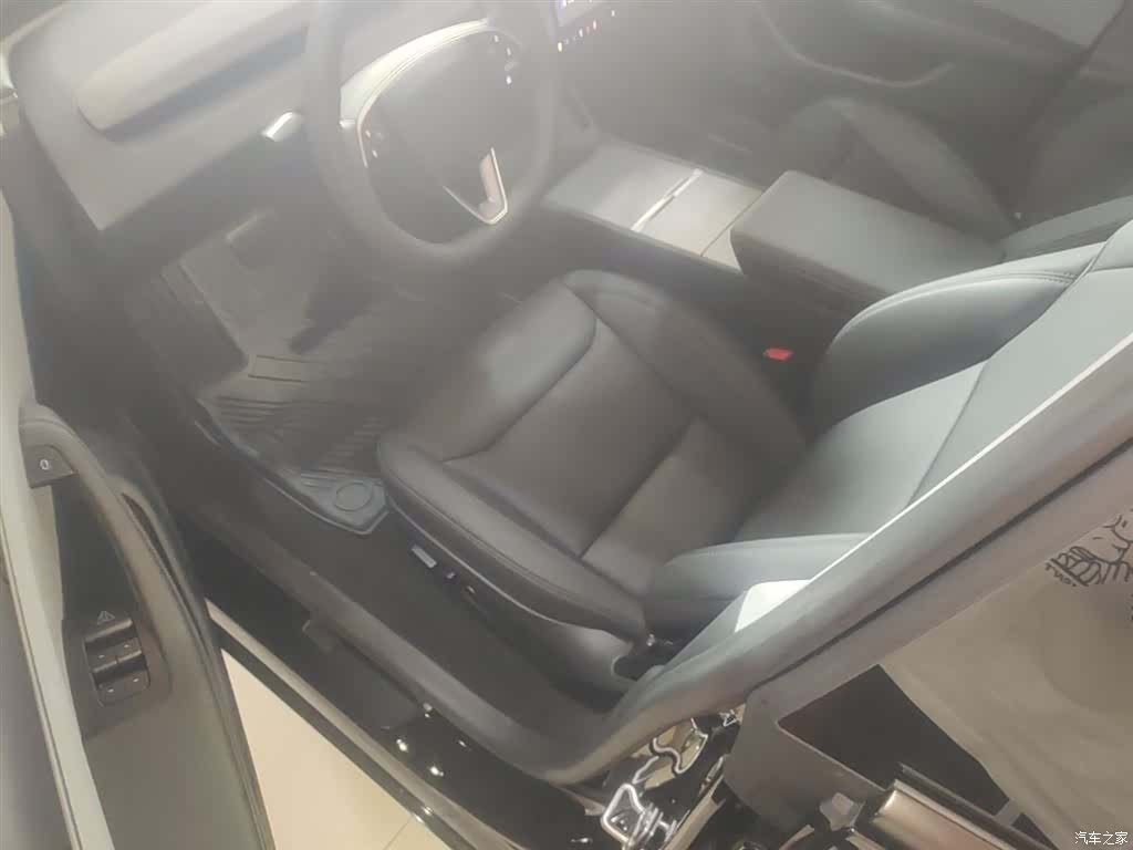 Tesla Model 3, 2025 16