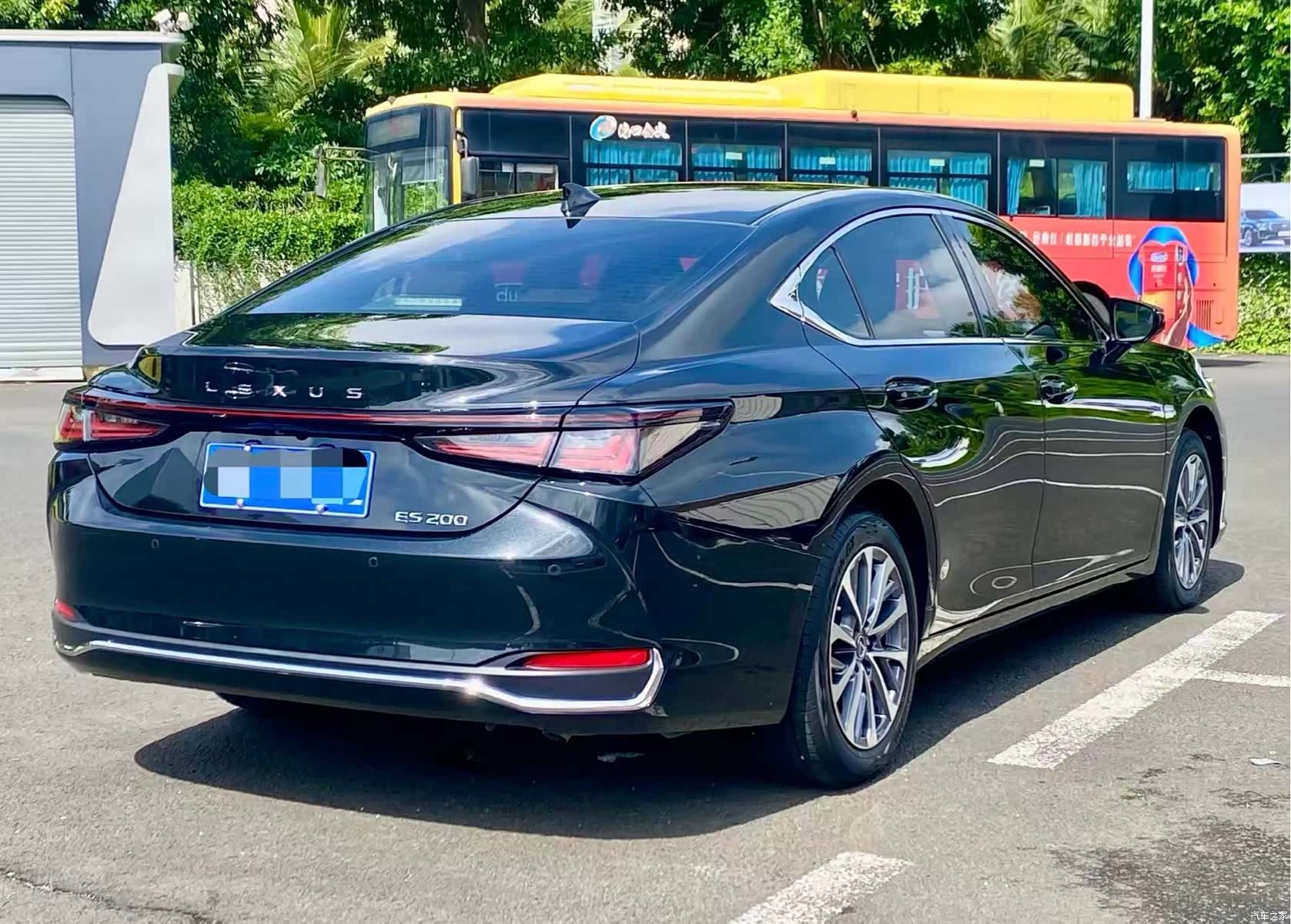 Lexus ES, 2025 9
