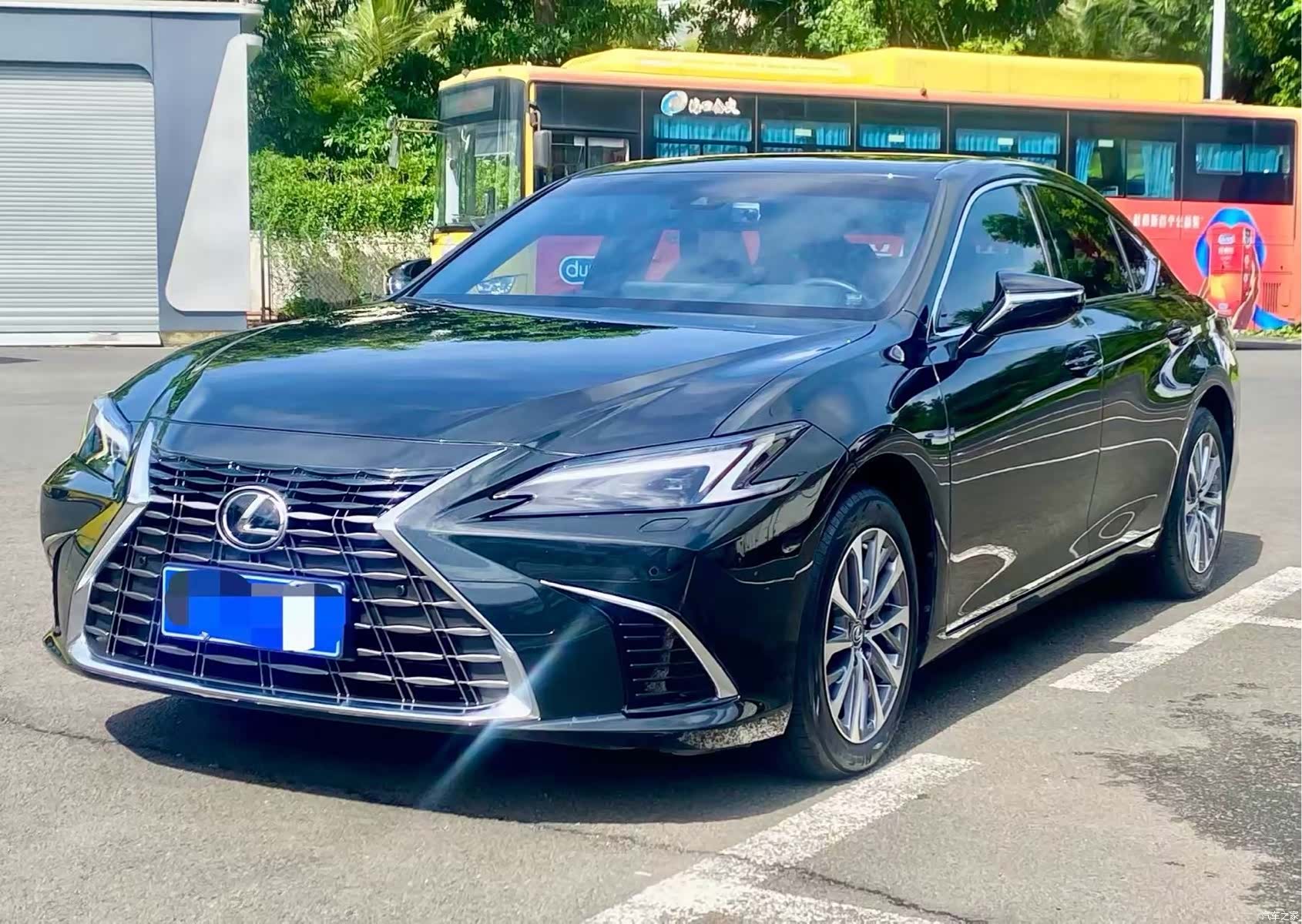 Lexus ES, 2025 1