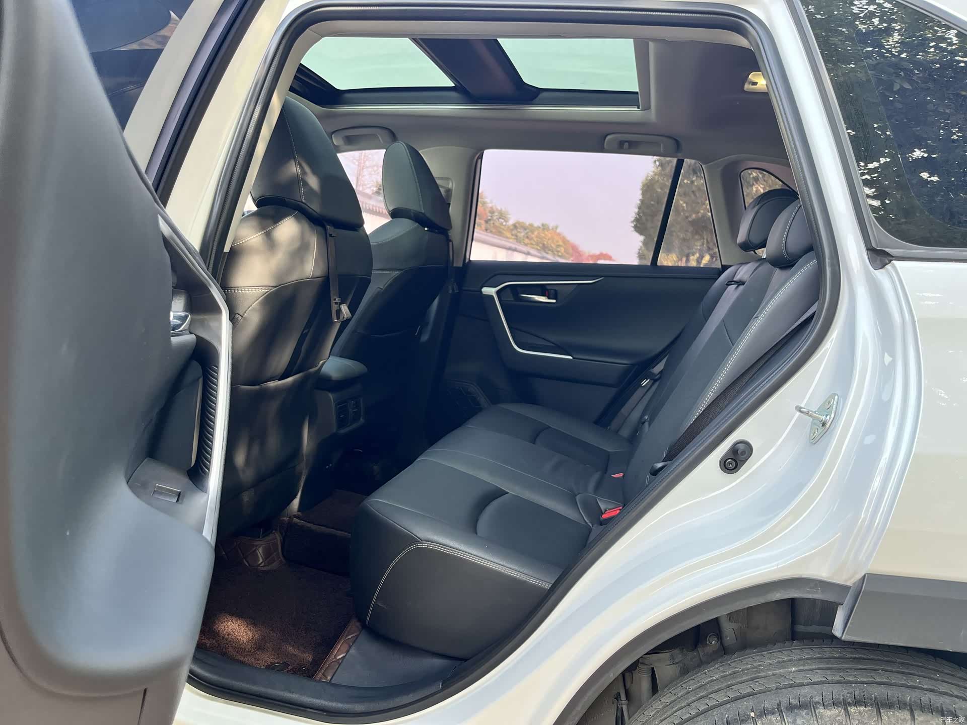 Toyota RAV4, 2024 7