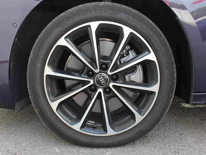 Audi A5L 2026 2.0T yun dong ban