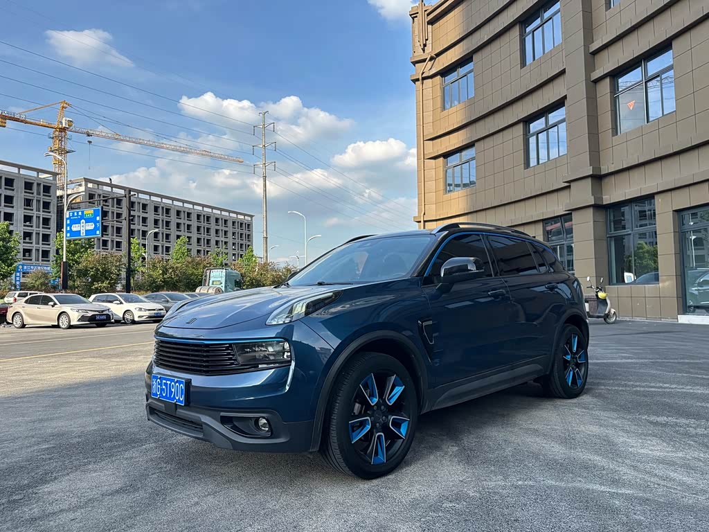 Lynk & Co 01
