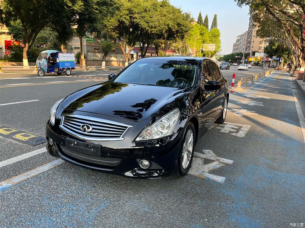 Infiniti G25, 2011 1