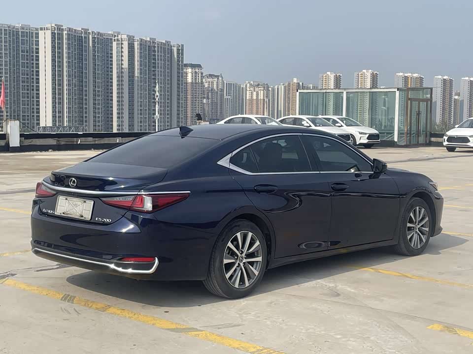 Lexus ES